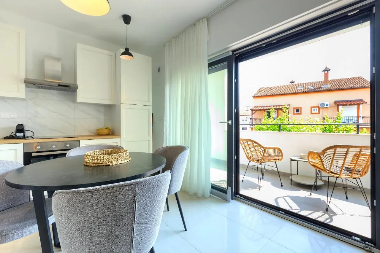 Apartments La Scogliera Rovinj 0*,