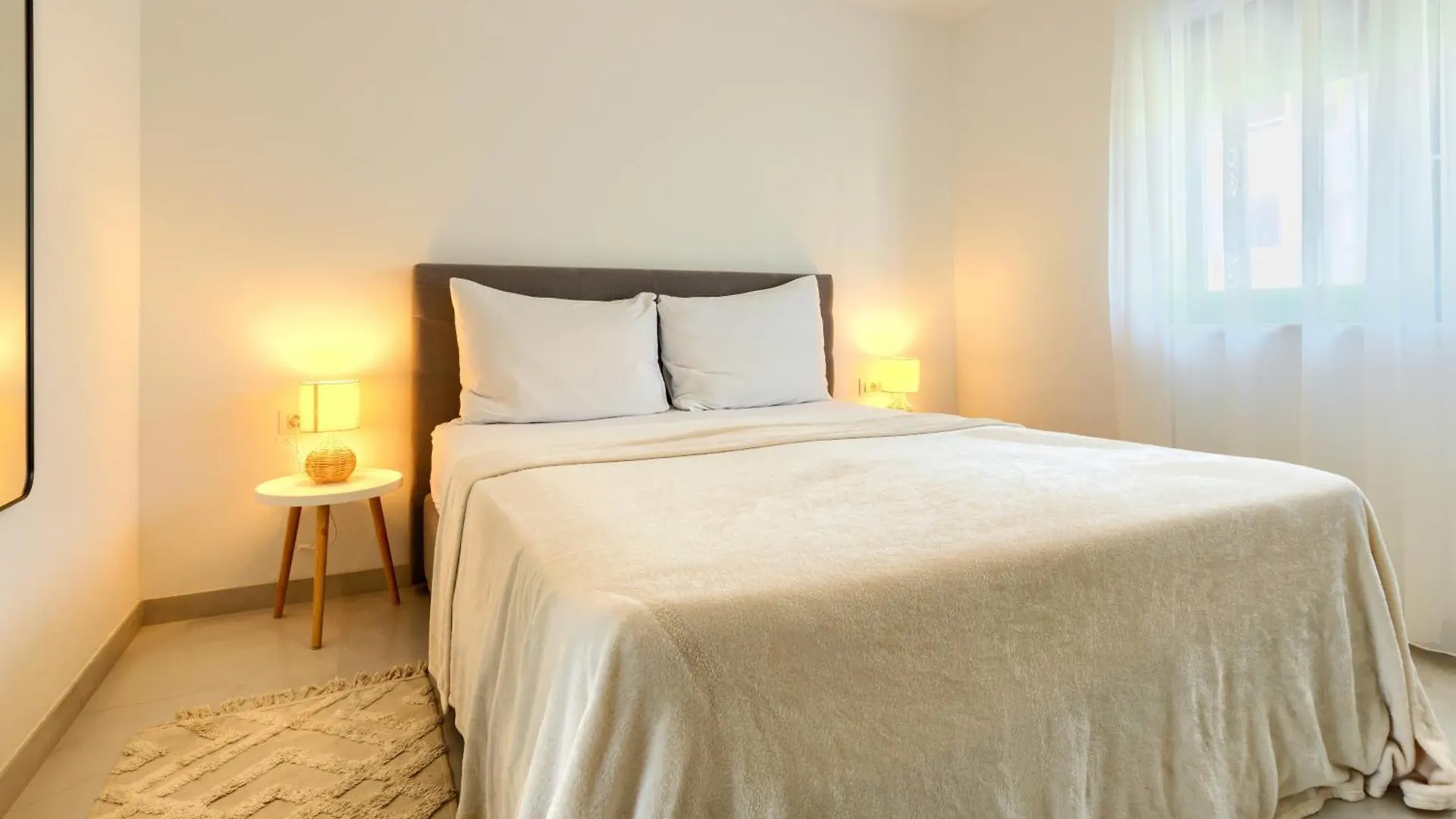 Apartments La Scogliera Rovinj 0*,